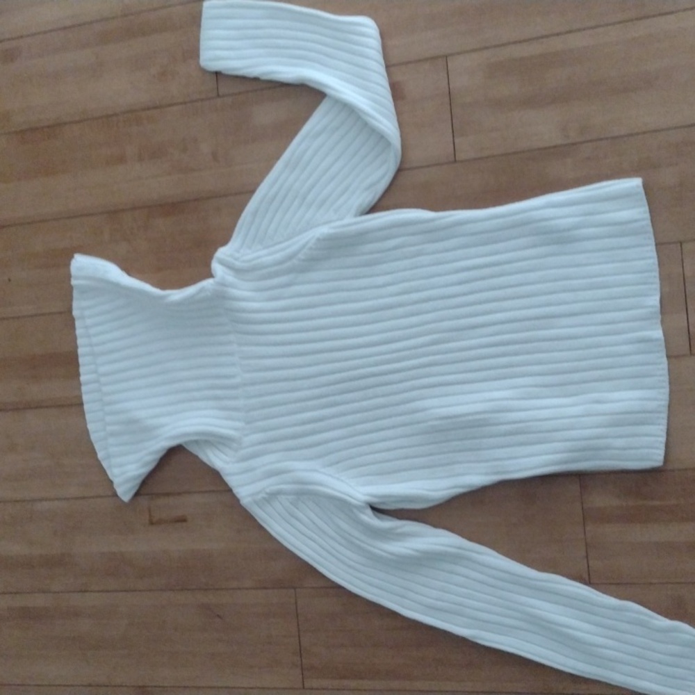 Lovely White Sweater Ptp19"